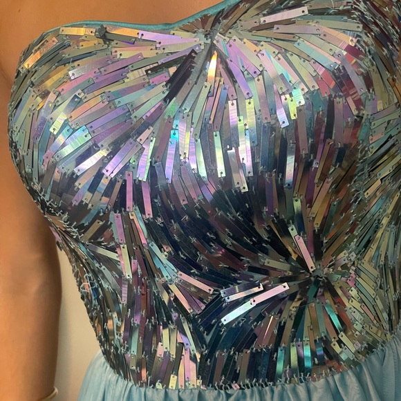 Blue lettuce edge cocktail with iridescent sequins- Lara Designs- size 6 - Picture 5 of 5